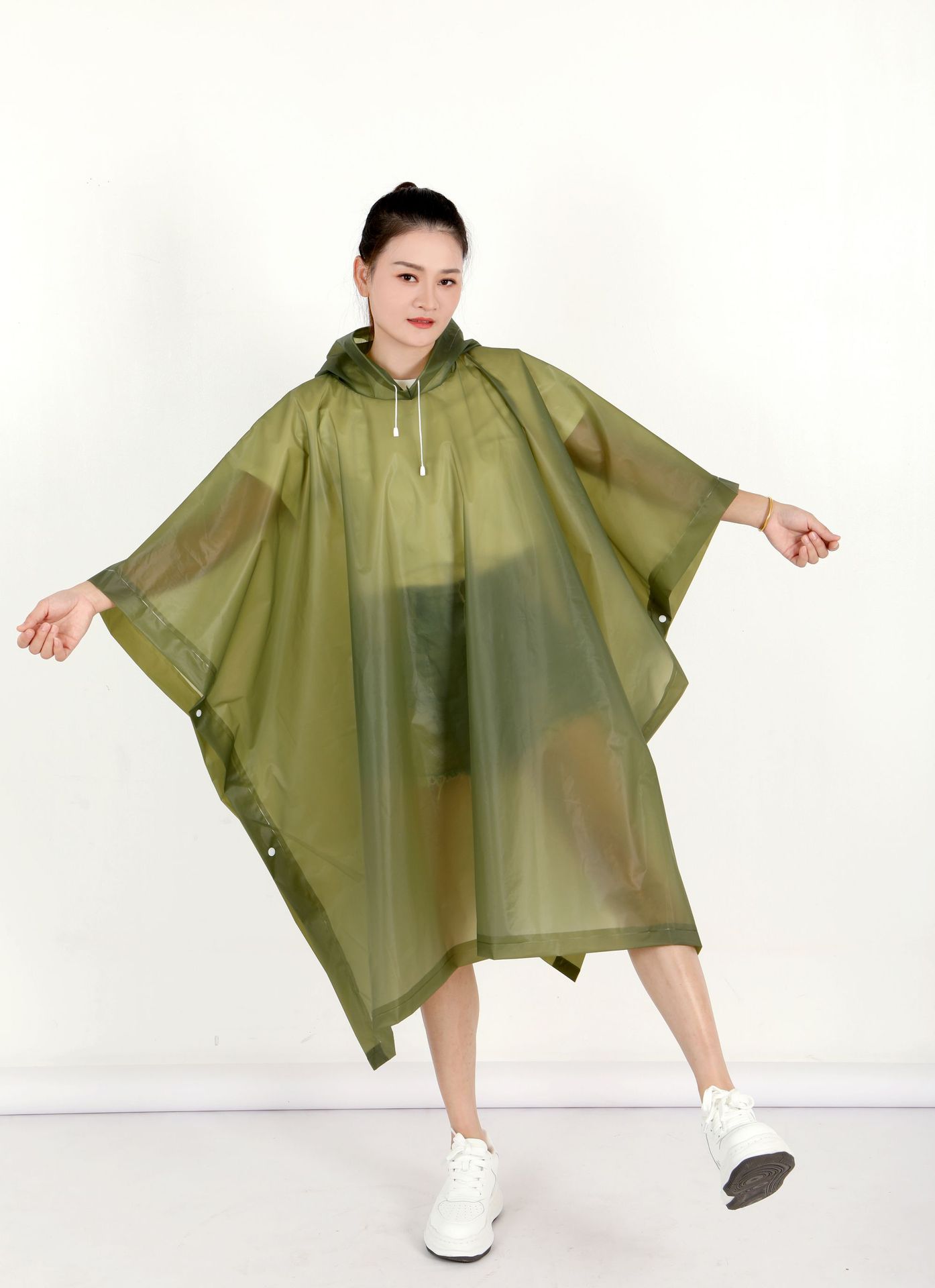 เสื้อกันฝนแบบใส รับผลิต เสื้อกันฝน สกรีนชื่อหรือโลโก้ต่างๆ ได้ตามต้องการ ทำเป็นของพรีเมี่ยม ของที่ระลึก ของขวัญ งานสัมมนา