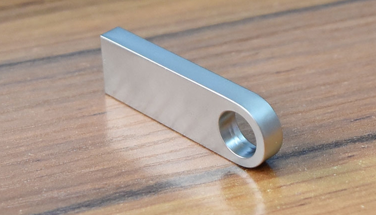 รับผลิต สกรีน แฟลชไดร์ฟ (FLASH DRIVE) พร้อมสกรีนโลโก้