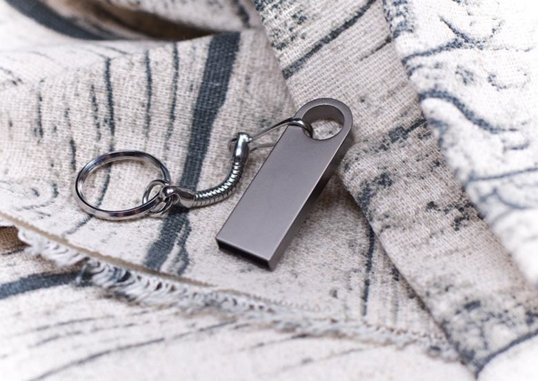 รับผลิต สกรีน แฟลชไดร์ฟ (FLASH DRIVE) พร้อมสกรีนโลโก้