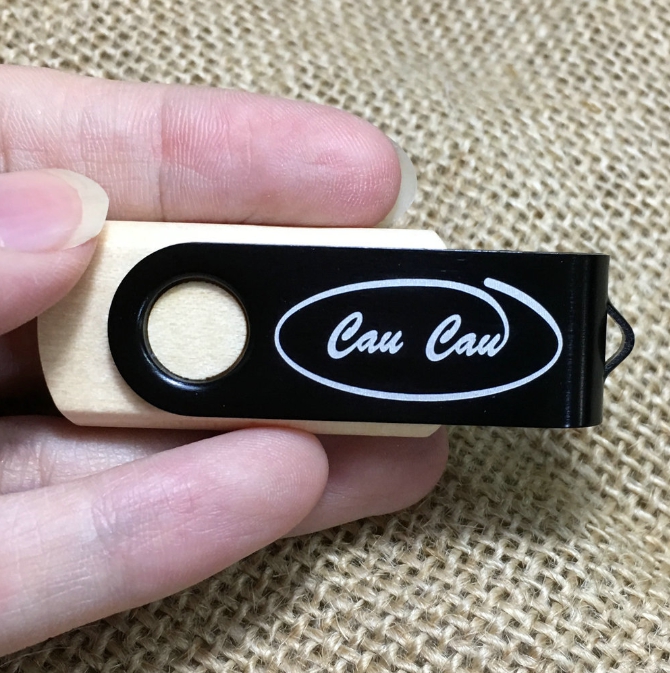 รับผลิต สกรีน แฟลชไดร์ฟ (FLASH DRIVE) พร้อมสกรีนโลโก้
