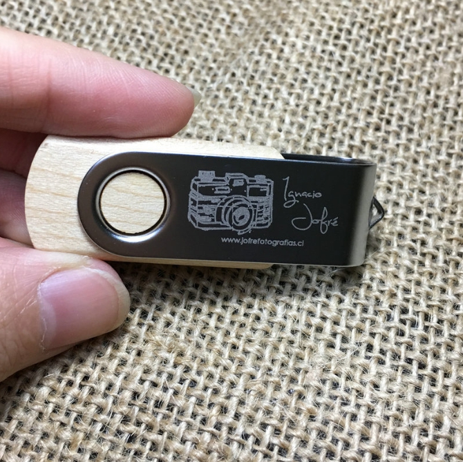 รับผลิต สกรีน แฟลชไดร์ฟ (FLASH DRIVE) พร้อมสกรีนโลโก้