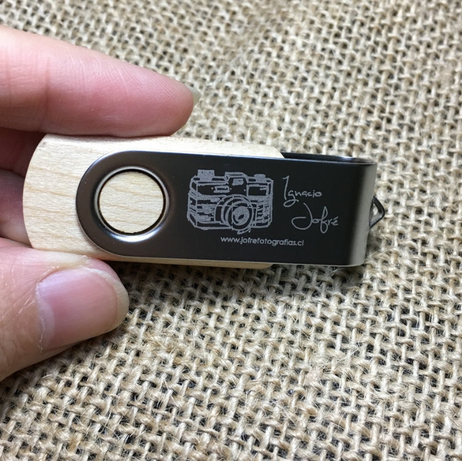 รับผลิต สกรีน แฟลชไดร์ฟ (FLASH DRIVE) พร้อมสกรีนโลโก้