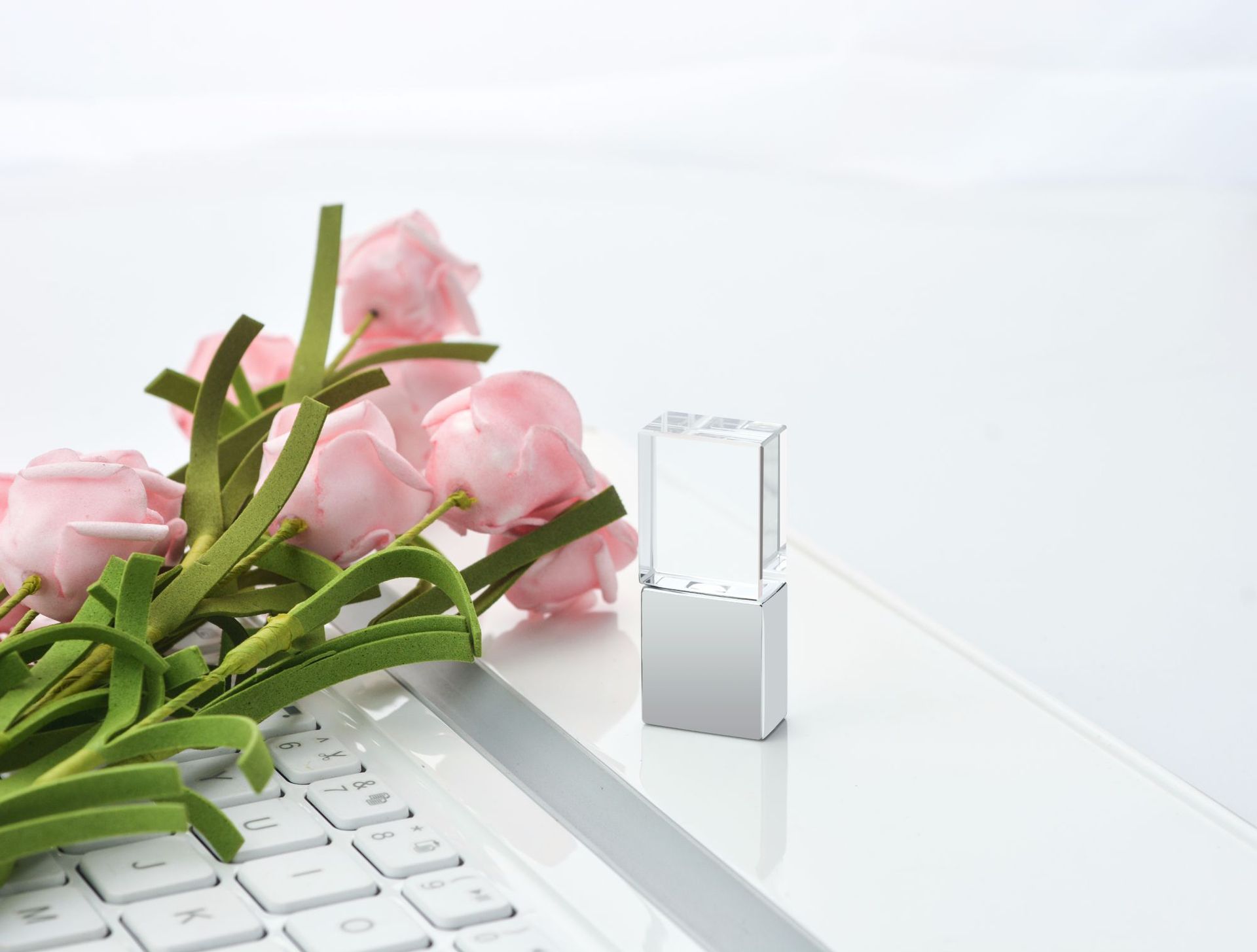รับผลิต สกรีน แฟลชไดร์ฟ (FLASH DRIVE) พร้อมสกรีนโลโก้