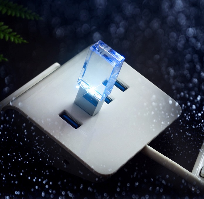 รับผลิต สกรีน แฟลชไดร์ฟ (FLASH DRIVE) พร้อมสกรีนโลโก้