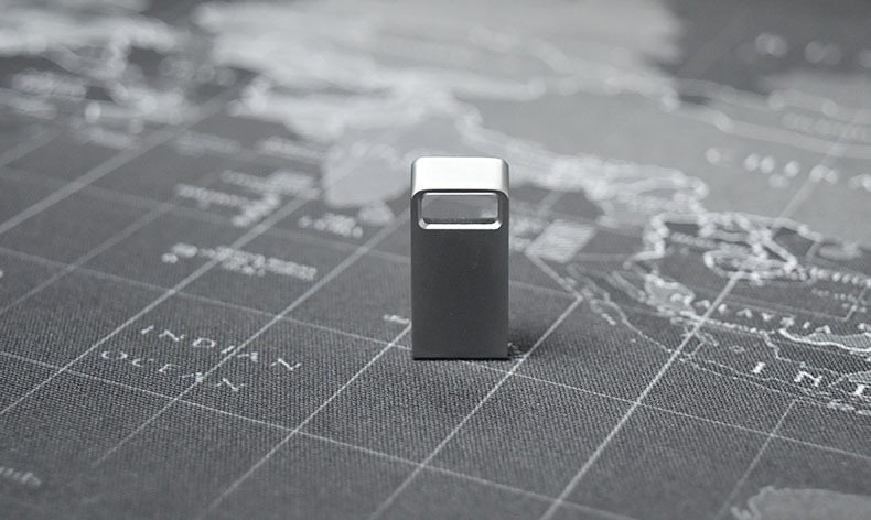 รับผลิต สกรีน แฟลชไดร์ฟ (FLASH DRIVE) พร้อมสกรีนโลโก้
