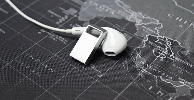 รับผลิต สกรีน แฟลชไดร์ฟ (FLASH DRIVE) พร้อมสกรีนโลโก้