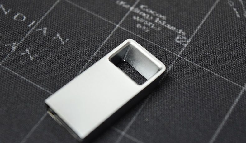 รับผลิต สกรีน แฟลชไดร์ฟ (FLASH DRIVE) พร้อมสกรีนโลโก้