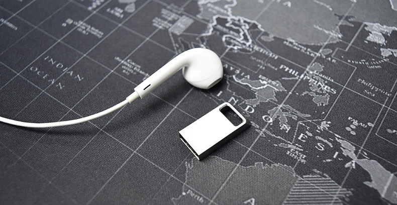 รับผลิต สกรีน แฟลชไดร์ฟ (FLASH DRIVE) พร้อมสกรีนโลโก้