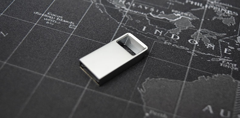 รับผลิต สกรีน แฟลชไดร์ฟ (FLASH DRIVE) พร้อมสกรีนโลโก้