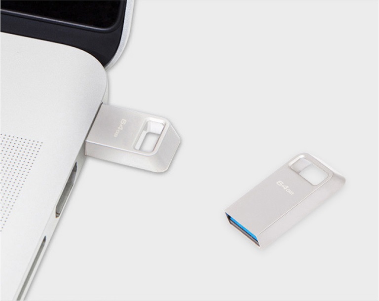 รับผลิต สกรีน แฟลชไดร์ฟ (FLASH DRIVE) พร้อมสกรีนโลโก้
