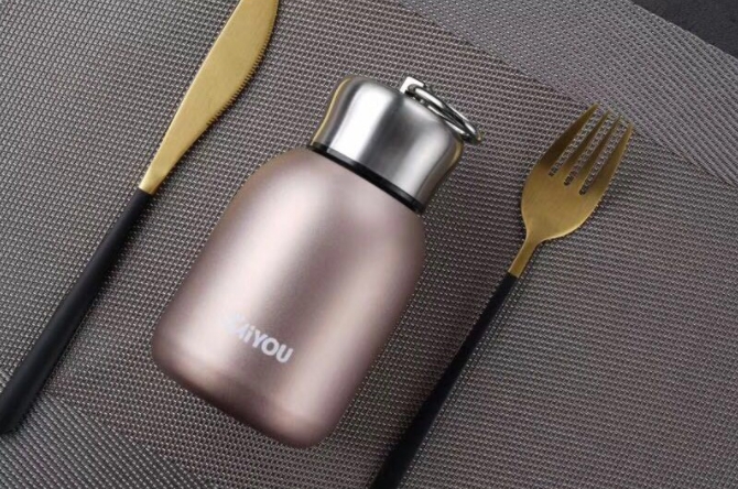 รับสกรีน กระติกน้ำสแตนเลส เก็บความร้อน-ความเย็น สูญญากาศ 300ML ทรงขวดมีห่วงจับ กระติกน้ำ เก็บอุณหภูมิ กระบอกนำ้