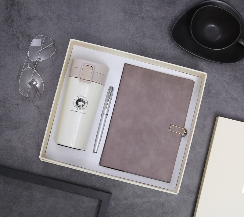 ชุดของขวัญ ของแจกบริษัท ชุดเซ็ทรับไหว้ ชุดเช็ทสมุด ปากกา รวมกล่องgiftset