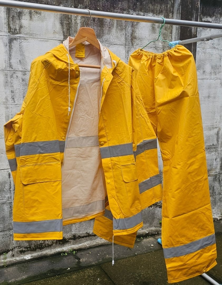 รับสกรีน รับผลิตเสื้อกันฝนยาวเต็มตัว กันน้ำ แฟชั่น เสื้อกันฝนยาว 