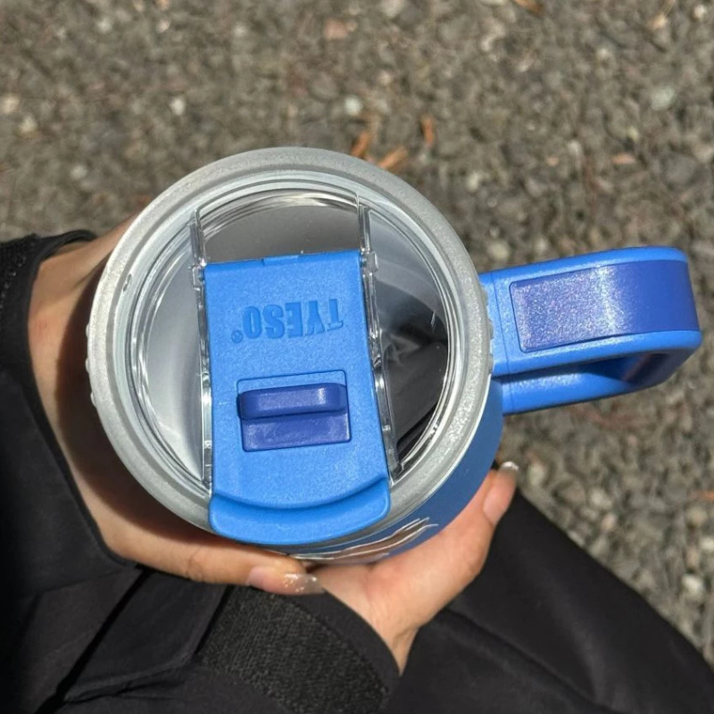 TYESO Tumbler แก้วน้ำพร้อมที่จับ แก้วสุญญากาศหุ้มฉนวนร้อนและเย็น ขนาด 900 ml 1200 ml