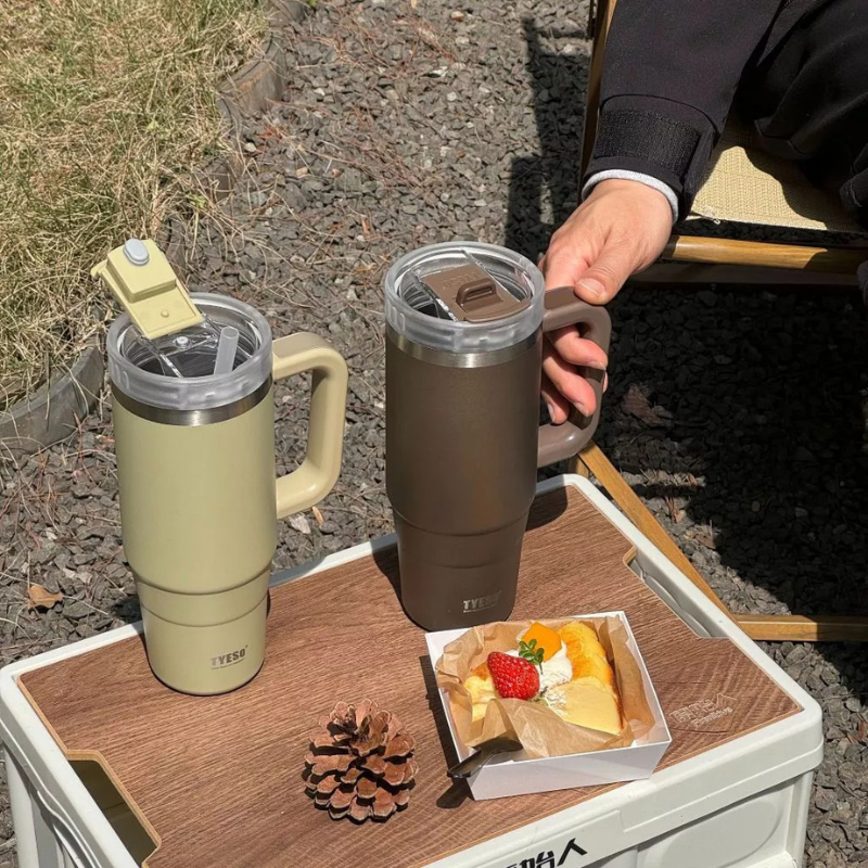 TYESO Tumbler แก้วน้ำพร้อมที่จับ แก้วสุญญากาศหุ้มฉนวนร้อนและเย็น ขนาด 900 ml 1200 ml