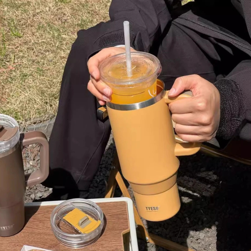 TYESO Tumbler แก้วน้ำพร้อมที่จับ แก้วสุญญากาศหุ้มฉนวนร้อนและเย็น ขนาด 900 ml 1200 ml