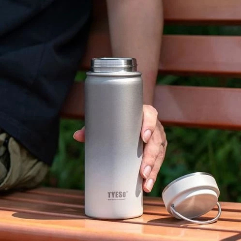 TYESO ขวดเก็บอุณหภูมิ สีใหม่ เมทัลลิค-ทูโทน กระบอกน้ำเก็บความเย็น ขนาด 530750 ml