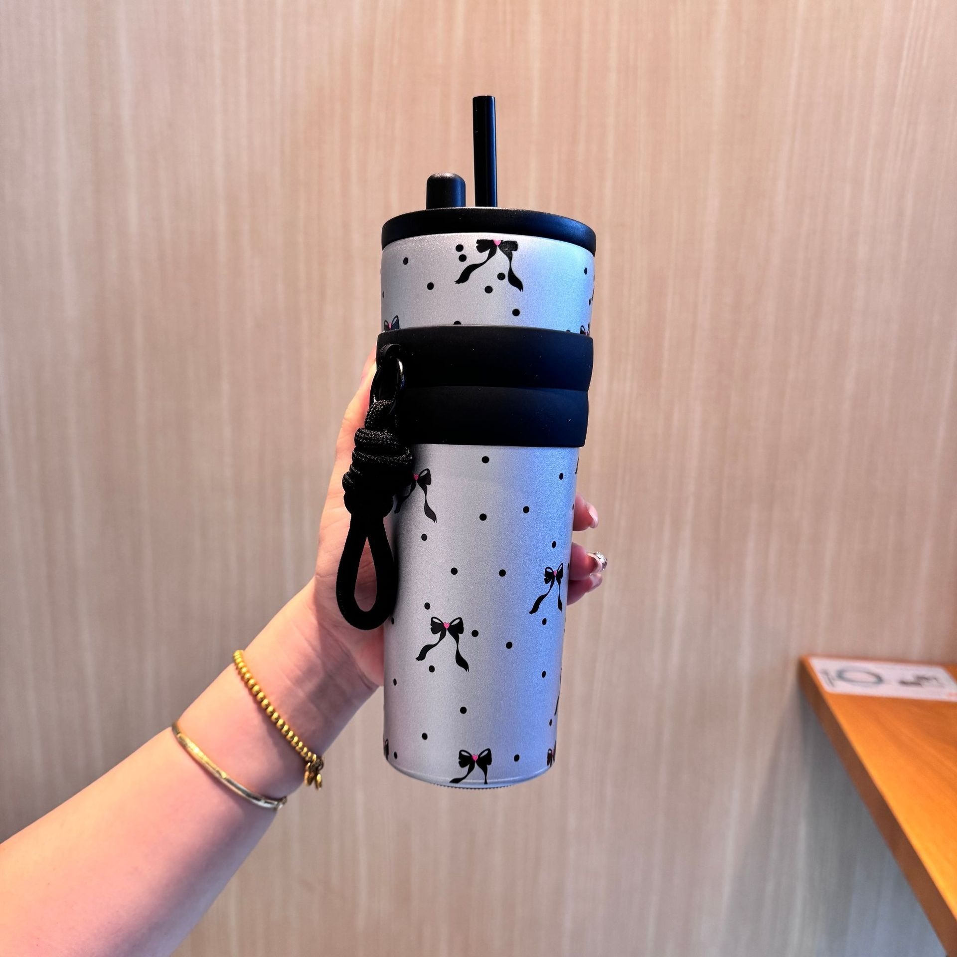 รับสกรีนโลโก้รอบใบแก้วน้ำเก็บอุณหภูมิ 700ml รับทำโลโก้แก้วเยติ รับสกรีนแก้ว ขายส่งแก้ว รับเลเซอร์แก้ว laserแก้ว laserกระบอกน้ำ