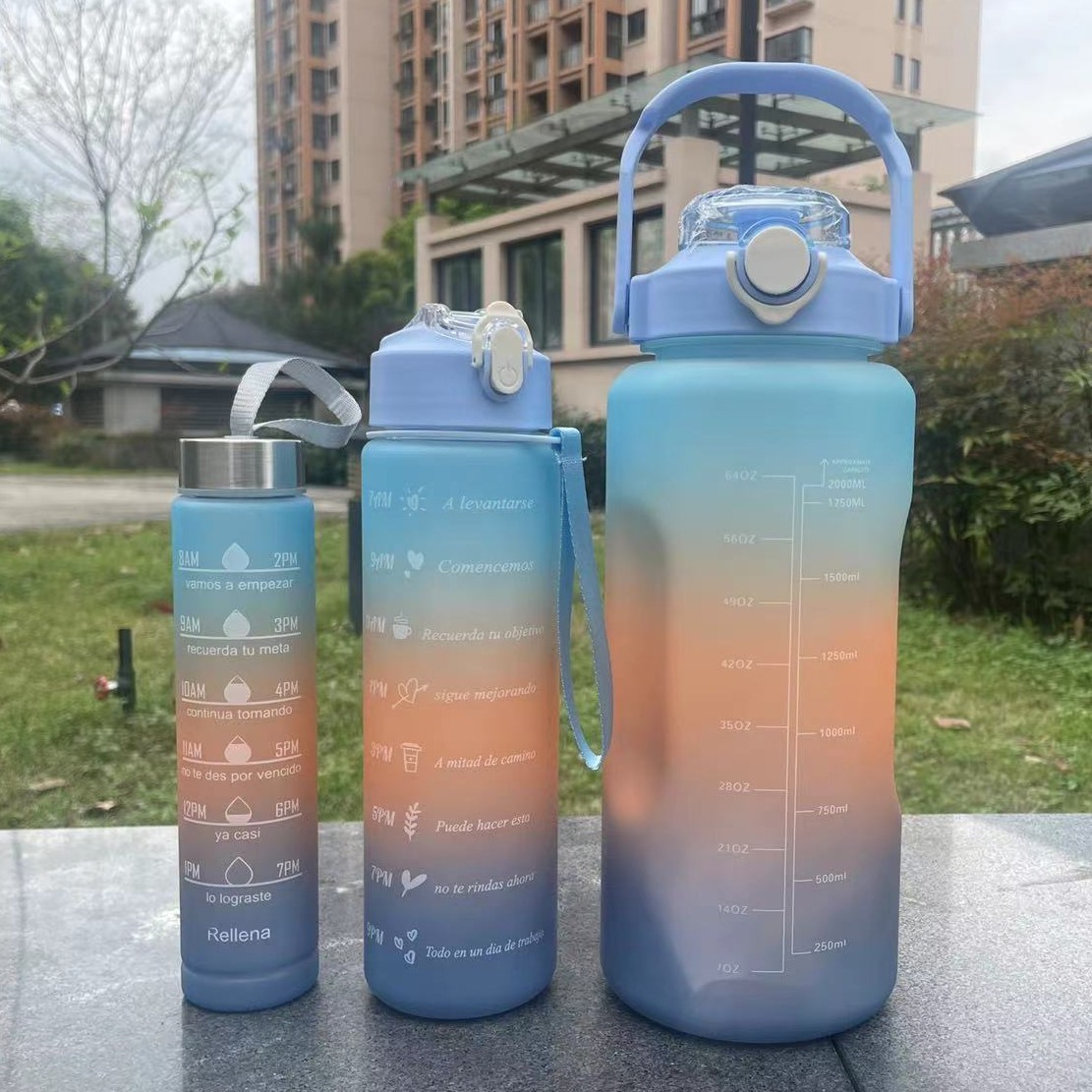 ขวดน้ำ2ลิตร สีพาลเทล รับสกรีน รับผลิตแก้วพลาสติก แก้วน้ำ แก้วน้ำแบบใสมีฝาปิด