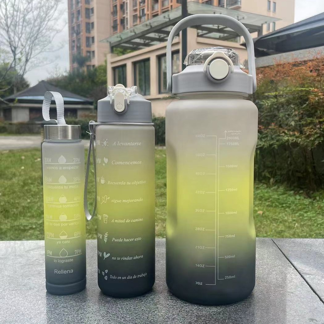 ขวดน้ำ2ลิตร สีพาลเทล รับสกรีน รับผลิตแก้วพลาสติก แก้วน้ำ แก้วน้ำแบบใสมีฝาปิด