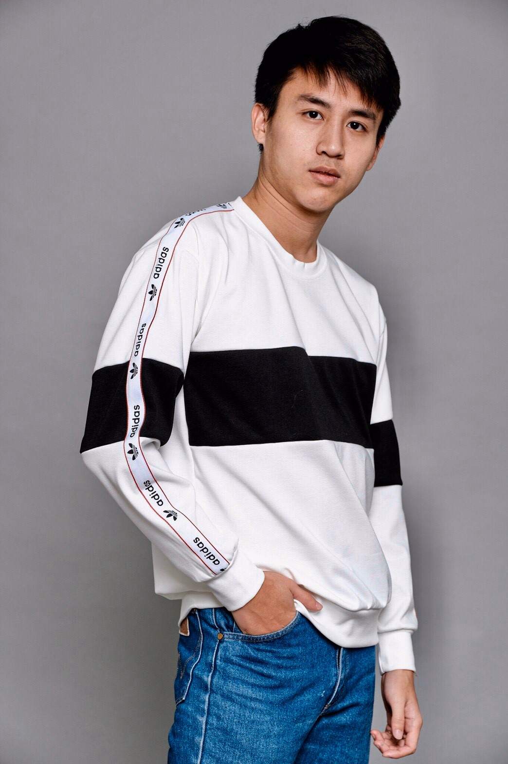 รับผลิตเสื้อแขนยาว เสื้อทีม เสื้อทำงาน เสื้อร้าน เสื้อออกกำลังกาย รับสกรีนเสื้อ รับทำเสื้อทีม รับทำชุดยูนิฟอร์ม