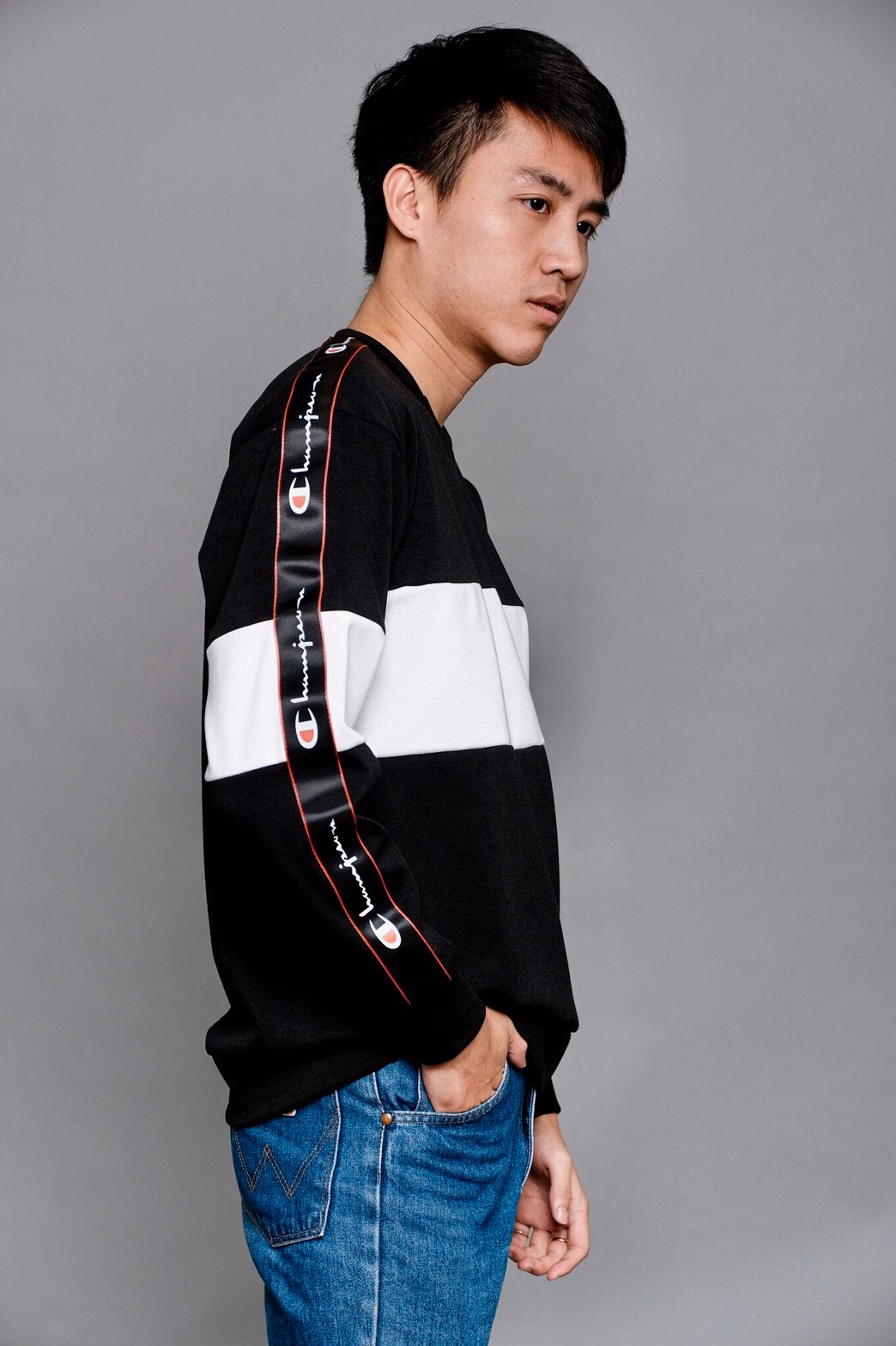 รับผลิตเสื้อแขนยาว เสื้อทีม เสื้อทำงาน เสื้อร้าน เสื้อออกกำลังกาย รับสกรีนเสื้อ รับทำเสื้อทีม รับทำชุดยูนิฟอร์ม