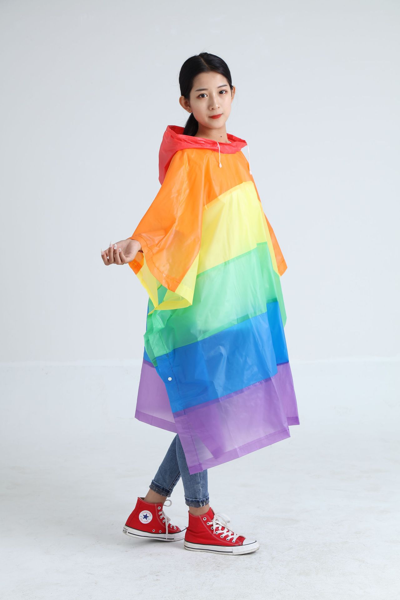 รับผลิตเสื้อกันฝนสีรุ้ง เสื้อกันฝนสายรุ้ง ดีไซน์สวย สกรีนชื่อหรือโลโก้ต่างๆ ได้ตามต้องการ ทำเป็นของพรีเมี่ยม ของที่ระลึก ของขวัญ งานสัมมนา