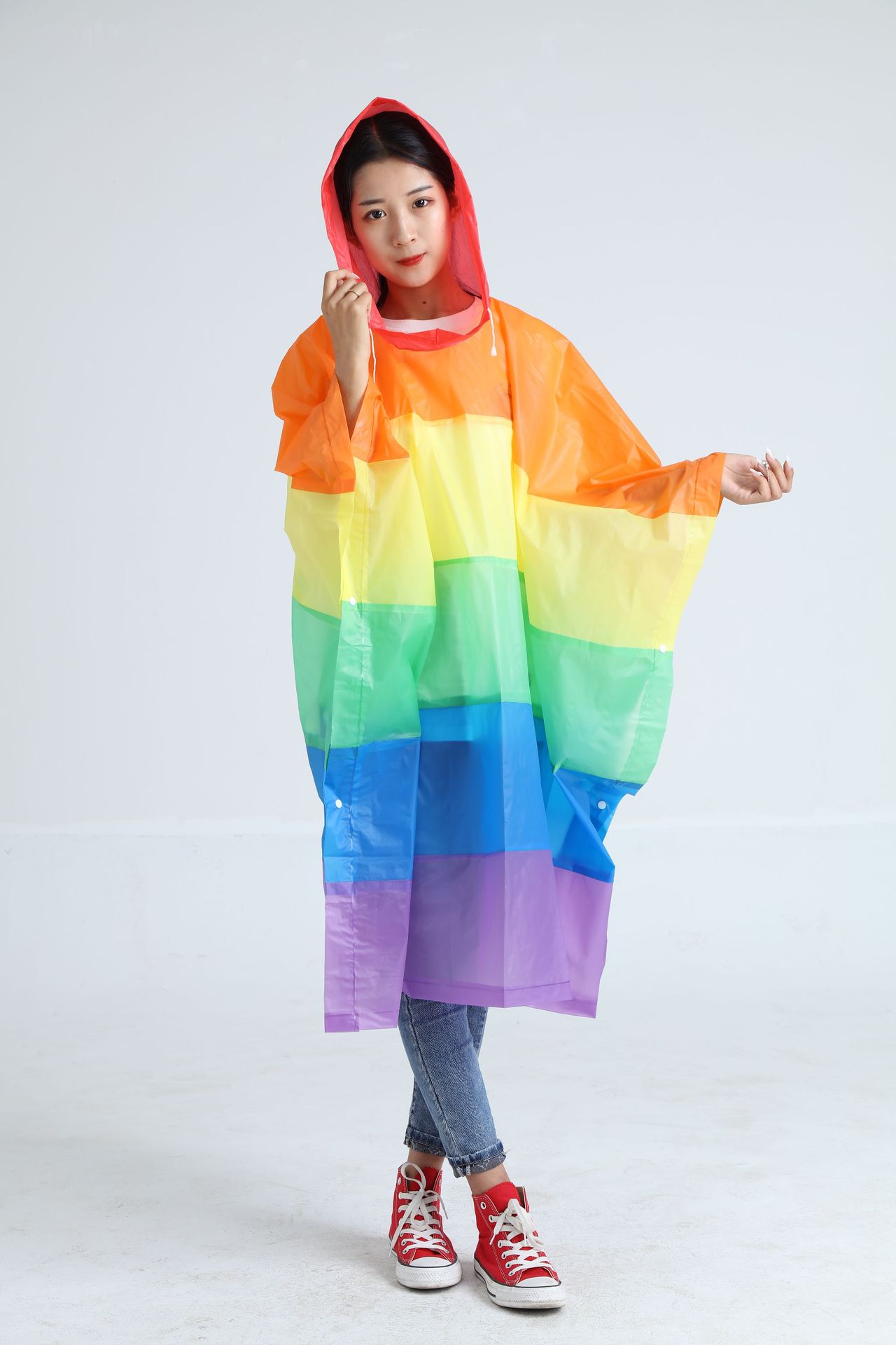 รับผลิตเสื้อกันฝนสีรุ้ง เสื้อกันฝนสายรุ้ง ดีไซน์สวย สกรีนชื่อหรือโลโก้ต่างๆ ได้ตามต้องการ ทำเป็นของพรีเมี่ยม ของที่ระลึก ของขวัญ งานสัมมนา