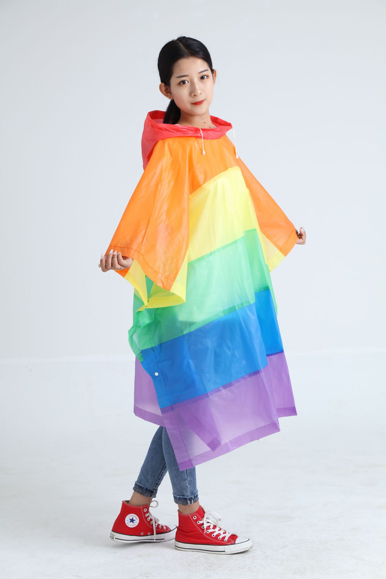 รับผลิตเสื้อกันฝนสีรุ้ง เสื้อกันฝนสายรุ้ง ดีไซน์สวย สกรีนชื่อหรือโลโก้ต่างๆ ได้ตามต้องการ ทำเป็นของพรีเมี่ยม ของที่ระลึก ของขวัญ งานสัมมนา