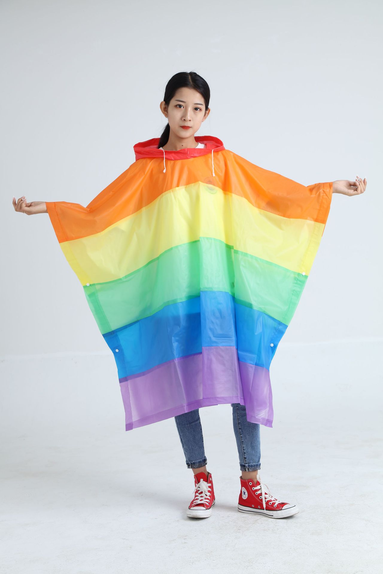 รับผลิตเสื้อกันฝนสีรุ้ง เสื้อกันฝนสายรุ้ง ดีไซน์สวย สกรีนชื่อหรือโลโก้ต่างๆ ได้ตามต้องการ ทำเป็นของพรีเมี่ยม ของที่ระลึก ของขวัญ งานสัมมนา