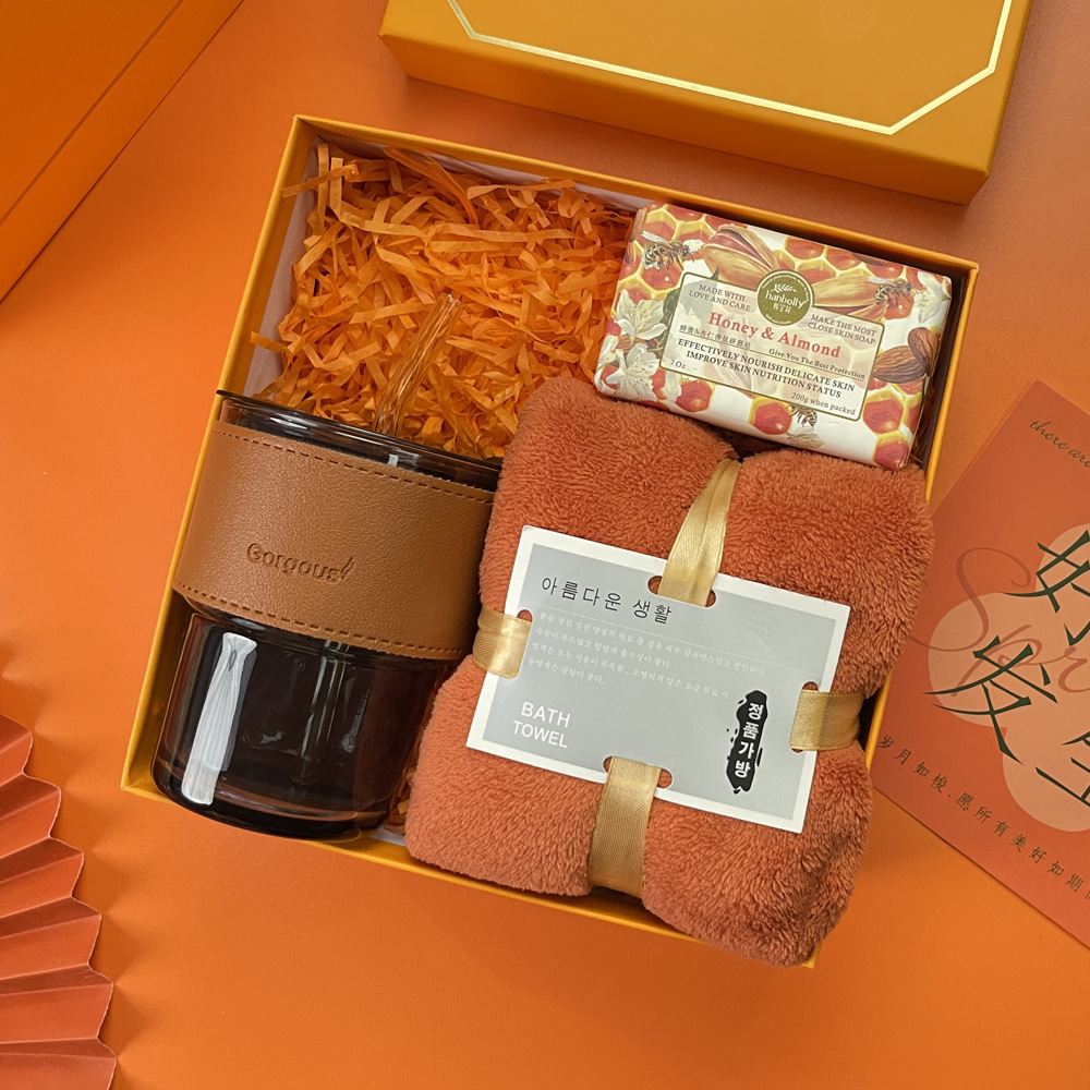 ชุดของขวัญ giftset สีส้ม ชุดเซ็ทรับไหว้ ชุดเช็ทผ้าเช็ดตัว+แก้วกาแฟ นมร้อน น้ำผลไม้ เครื่องหนัง