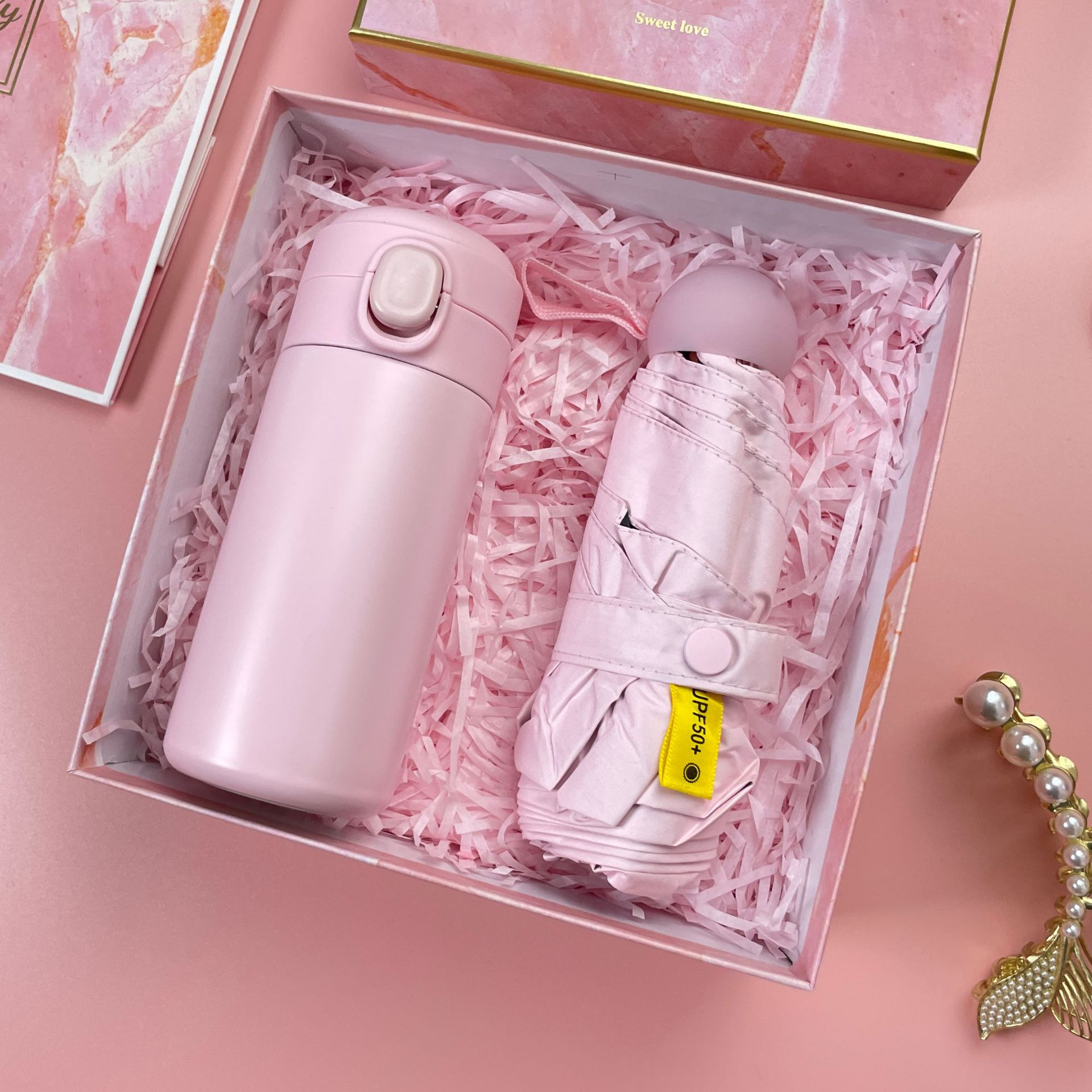 ชุดของขวัญ giftset สีชมพู ชุดเซ็ทรับไหว้ ชุดเช็ทผ้าเช็ดตัว+แก้วกาแฟ นมร้อน น้ำผลไม้ เครื่องหนัง