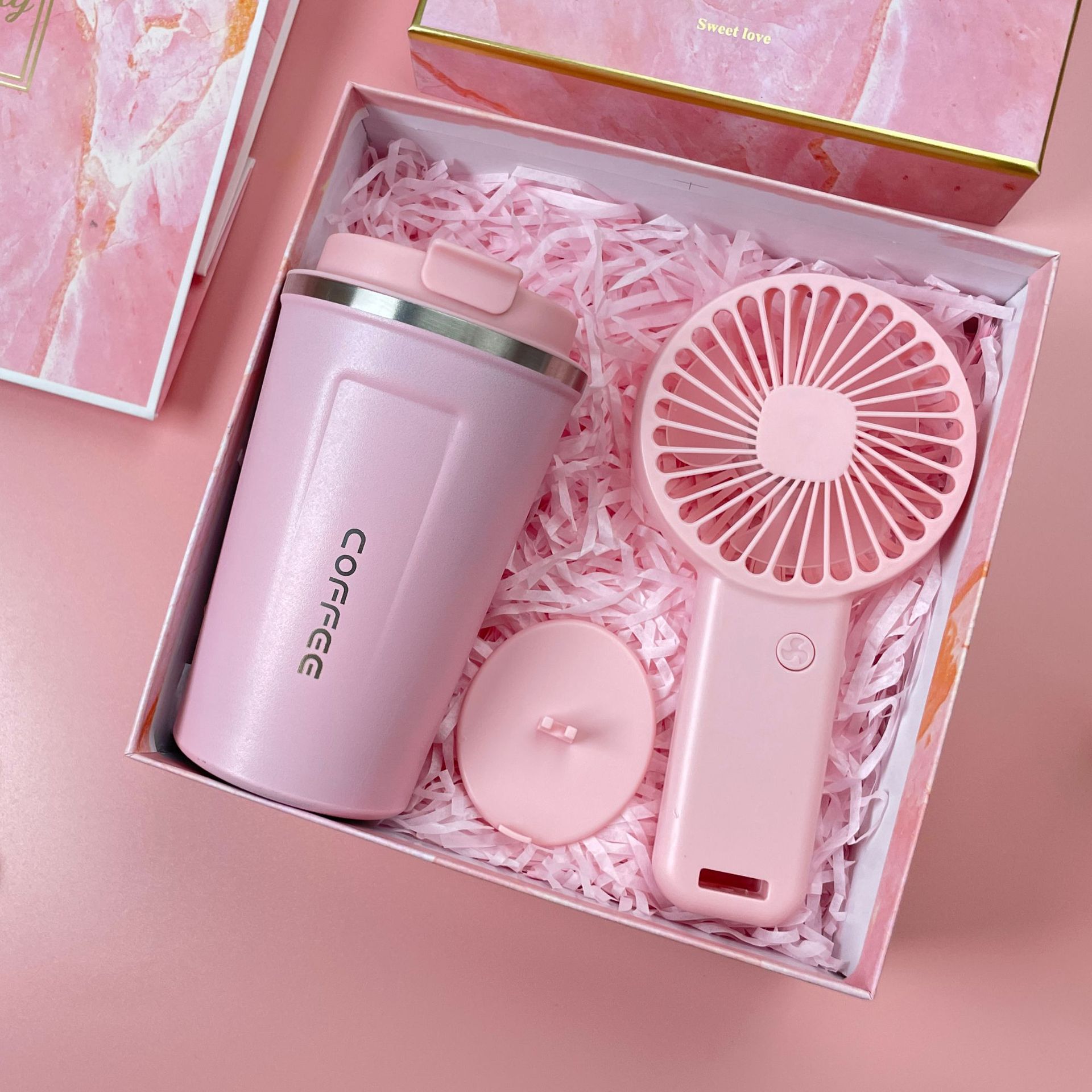 ชุดของขวัญ giftset สีชมพู ชุดเซ็ทรับไหว้ ชุดเช็ทผ้าเช็ดตัว+แก้วกาแฟ นมร้อน น้ำผลไม้ เครื่องหนัง