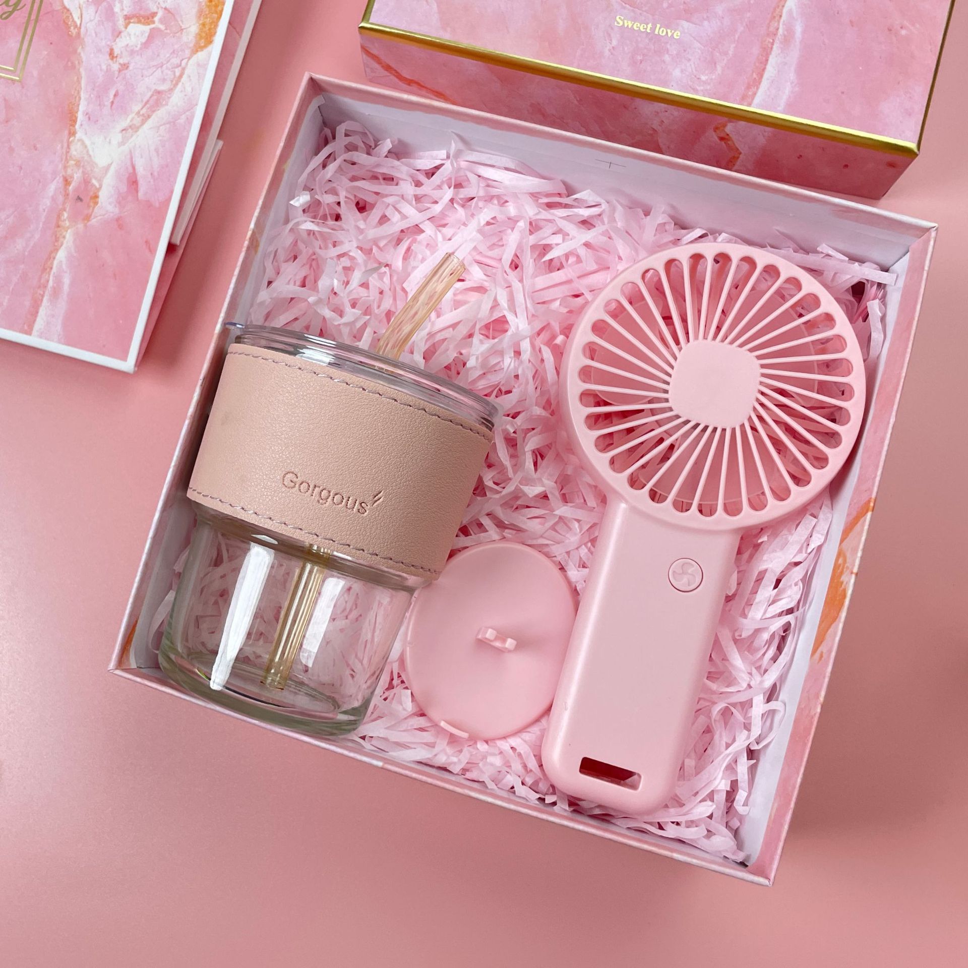 ชุดของขวัญ giftset สีชมพู ชุดเซ็ทรับไหว้ ชุดเช็ทผ้าเช็ดตัว+แก้วกาแฟ นมร้อน น้ำผลไม้ เครื่องหนัง