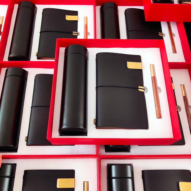 รับสกรีน รับผลิต ชุดของขวัญ ชุดกิ๊ฟเซ็ต giftset กระบอกน้ำ+สมุด+ปากกา