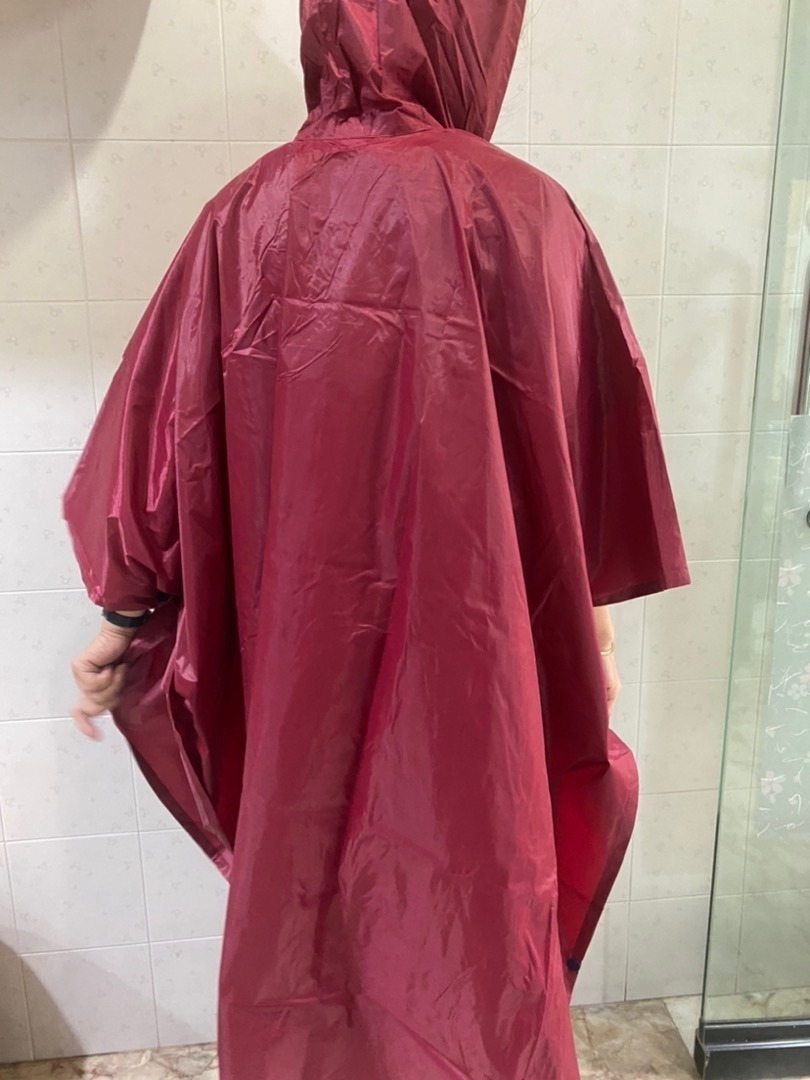 รับผลิตเสื้อกันฝนทรงค้างคาว รับสกรีนเสื้อกันฝน เสื้อกันฝนเครื่องแบบ รับสกรีนโลโก้เสื้อกันฝน โรงงานผลิตเสื้อกันฝน