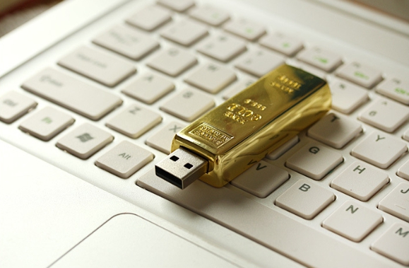 รับผลิต สกรีน แฟลชไดร์ฟ (FLASH DRIVE) พร้อมสกรีนโลโก้