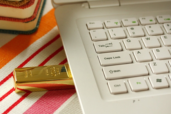 รับผลิต สกรีน แฟลชไดร์ฟ (FLASH DRIVE) พร้อมสกรีนโลโก้