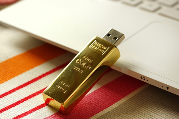 รับผลิต สกรีน แฟลชไดร์ฟ (FLASH DRIVE) พร้อมสกรีนโลโก้