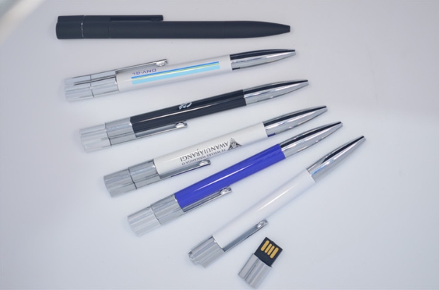 รับผลิต สกรีน แฟลชไดร์ฟ (FLASH DRIVE) พร้อมสกรีนโลโก้