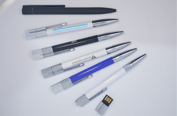 รับผลิต สกรีน แฟลชไดร์ฟ (FLASH DRIVE) พร้อมสกรีนโลโก้
