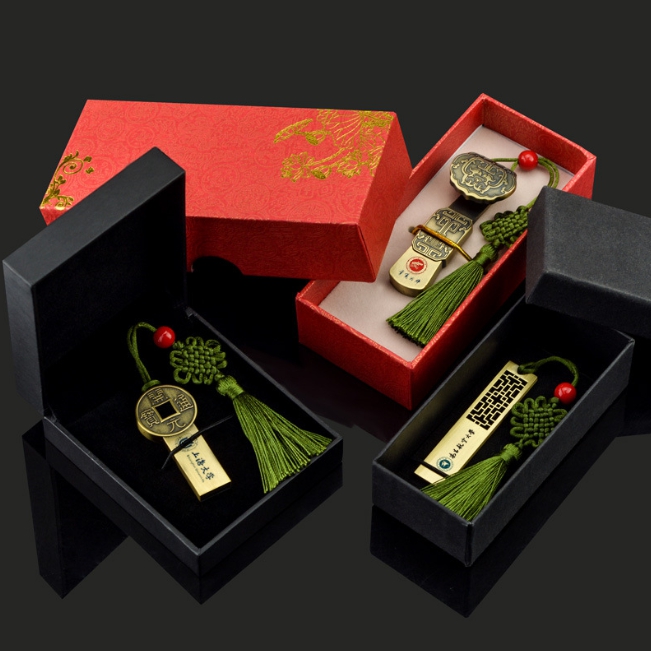รับผลิต สกรีน แฟลชไดร์ฟ (FLASH DRIVE) พร้อมสกรีนโลโก้