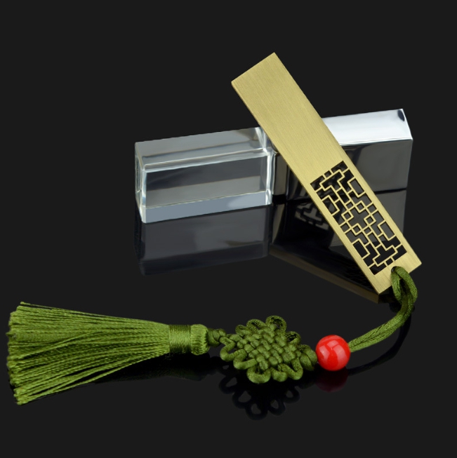 รับผลิต สกรีน แฟลชไดร์ฟ (FLASH DRIVE) พร้อมสกรีนโลโก้