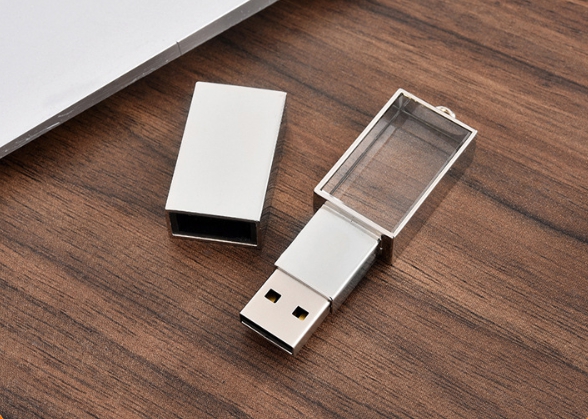 รับผลิต สกรีน แฟลชไดร์ฟ (FLASH DRIVE) พร้อมสกรีนโลโก้