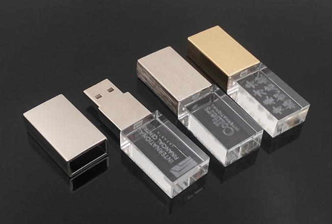 รับผลิต สกรีน แฟลชไดร์ฟ (FLASH DRIVE) พร้อมสกรีนโลโก้