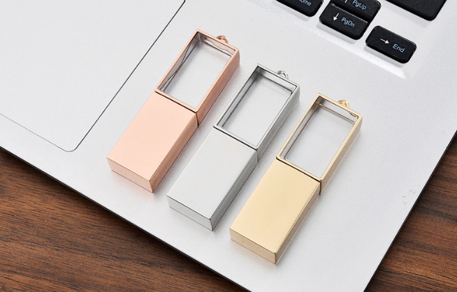 รับผลิต สกรีน แฟลชไดร์ฟ (FLASH DRIVE) พร้อมสกรีนโลโก้