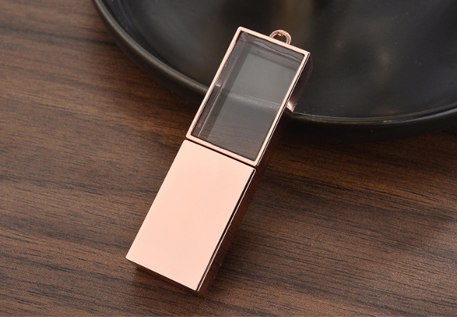 รับผลิต สกรีน แฟลชไดร์ฟ (FLASH DRIVE) พร้อมสกรีนโลโก้