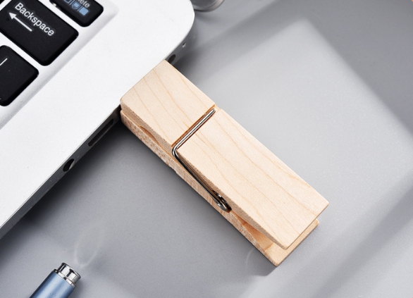 รับผลิต สกรีน แฟลชไดร์ฟ (FLASH DRIVE) พร้อมสกรีนโลโก้