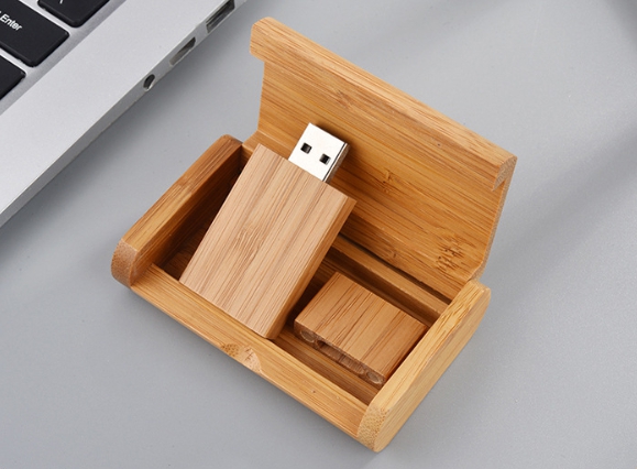 รับผลิต สกรีน แฟลชไดร์ฟ (FLASH DRIVE) พร้อมสกรีนโลโก้
