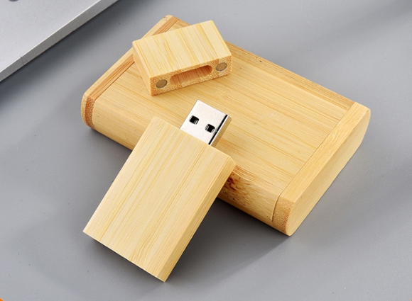 รับผลิต สกรีน แฟลชไดร์ฟ (FLASH DRIVE) พร้อมสกรีนโลโก้